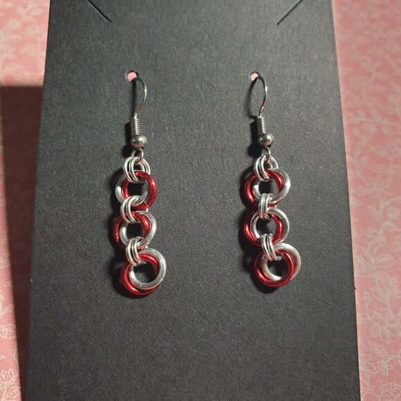 Chainmail Earrings Silver Red Lightweight Aluminum Rings Fishhook Backings - Picture 4 of 4
